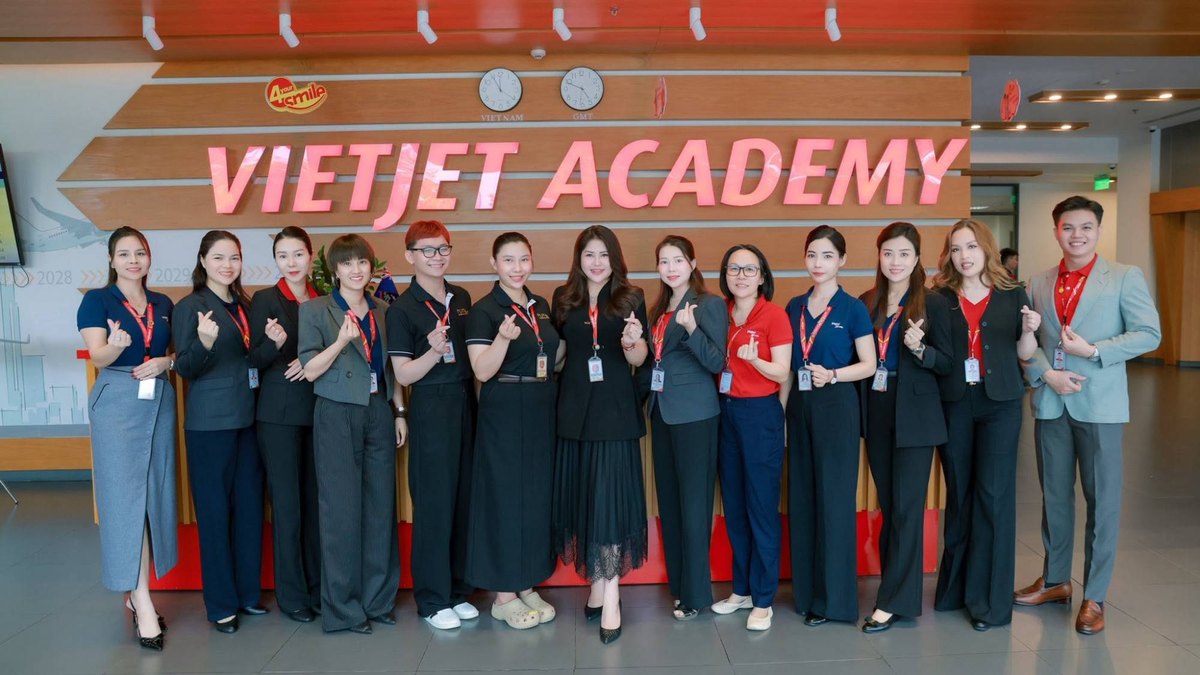 Master Phuong Ly đào tạo cho hãng hàng không Vietjet