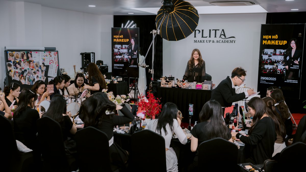 Buổi offline cùng chị em yêu makeup